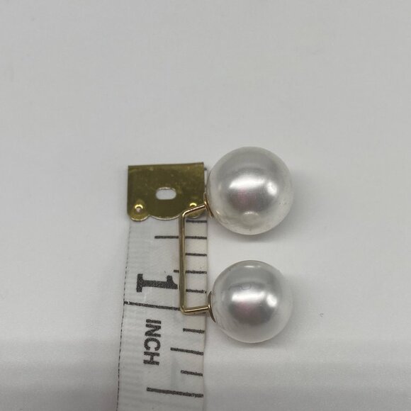 2pcs White Pearl Brooch Pin Delicate Anti Fade Buckle Fixed Clothes For Woman’s - Picture 5 of 5